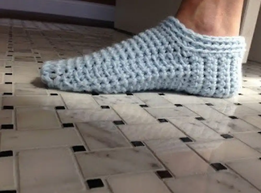 Lightweight white cotton crochet spa slippers, ideal for post-bath comfort.