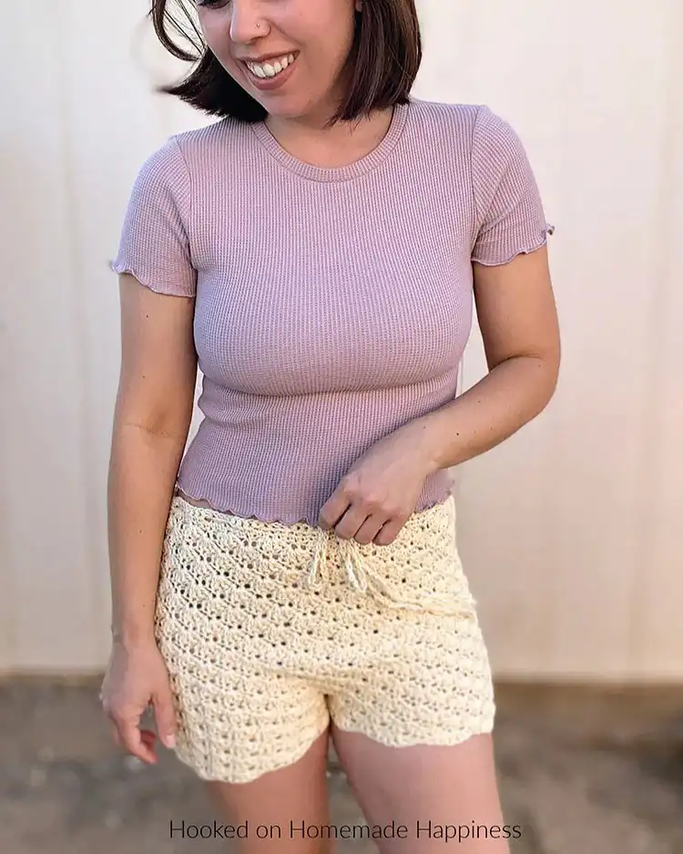 14 Gorgeous Crochet Shorts Patterns for Women 4 Delicate shell stitch crochet shorts made from cotton, ideal for beachwear or swimsuit cover-ups.