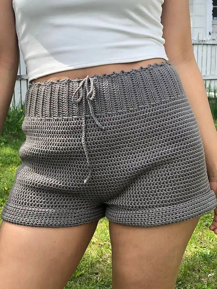 14 Gorgeous Crochet Shorts Patterns for Women 6 Simple and cute summer crochet shorts in a solid color, demonstrating an easy beginner-friendly pattern.