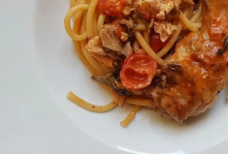 14 Rabbit Recipes that will Make your Mouth Water 9 Bucatini pasta tossed with tender rabbit meat in a light tomato and white wine sauce.