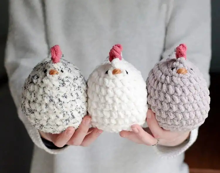 Detailed view of the Mabel Chicken crochet pattern, a beloved plush hen with a classic design, perfect for gifts.