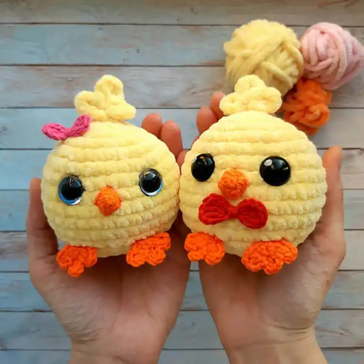 A group of tiny, soft Chicken Mini Plush amigurumi, ideal for keychains, kitchen decor, or Easter gifts.
