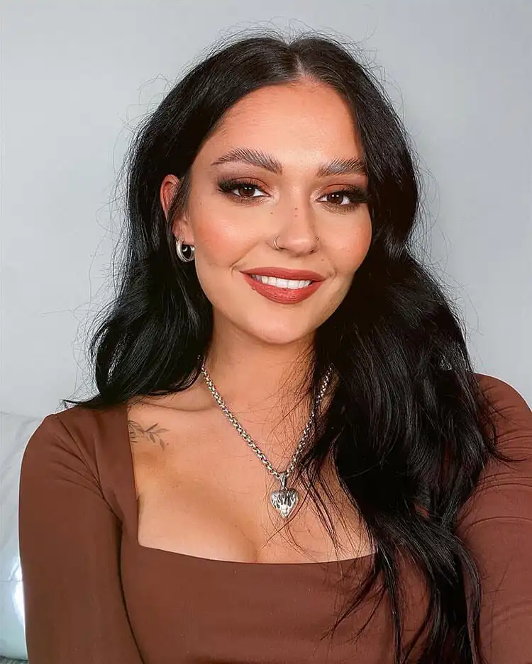 15 Halloween Makeup Ideas for Women - Easy Deer Makeup 17 Simple fall makeup, perfect for beginners, easily adaptable for an easy deer Halloween makeup idea.