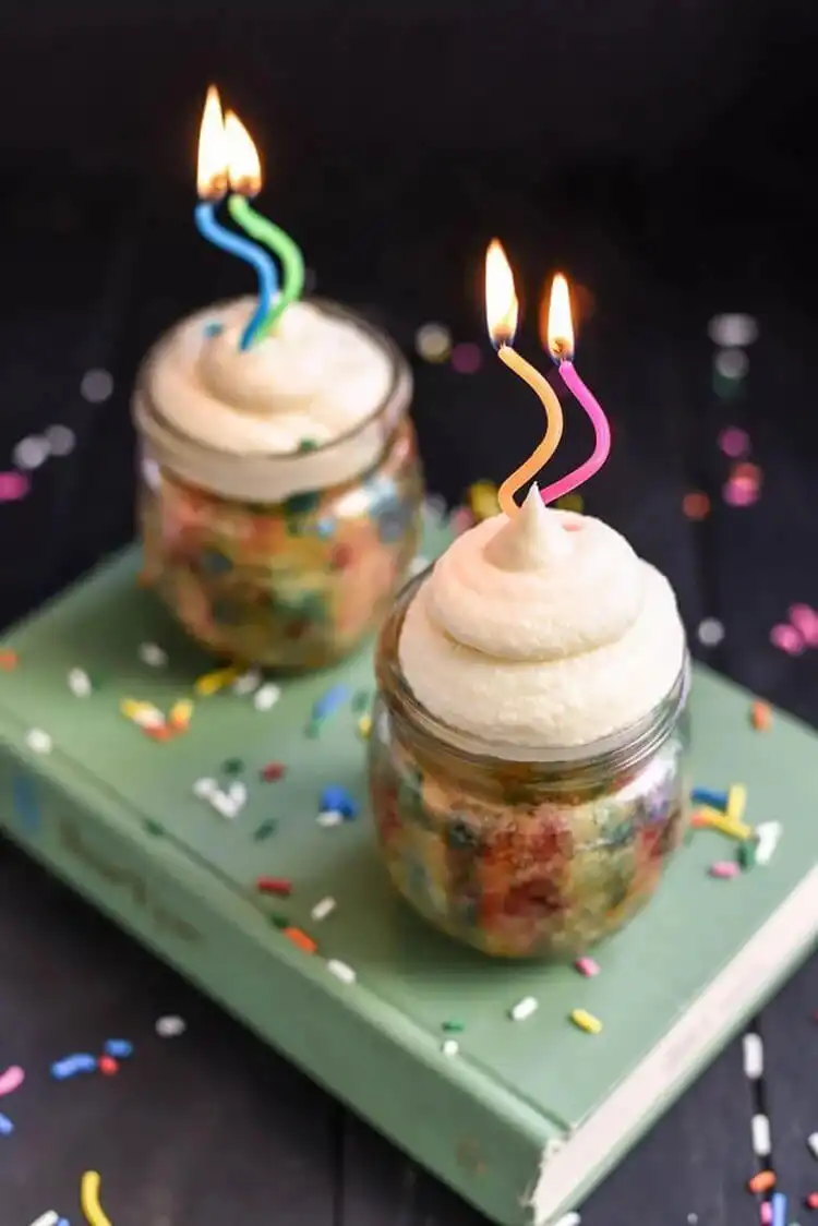 Funfetti Cake in a Jar with colorful vanilla cake, sprinkles, and frosting, perfect for celebrations.
