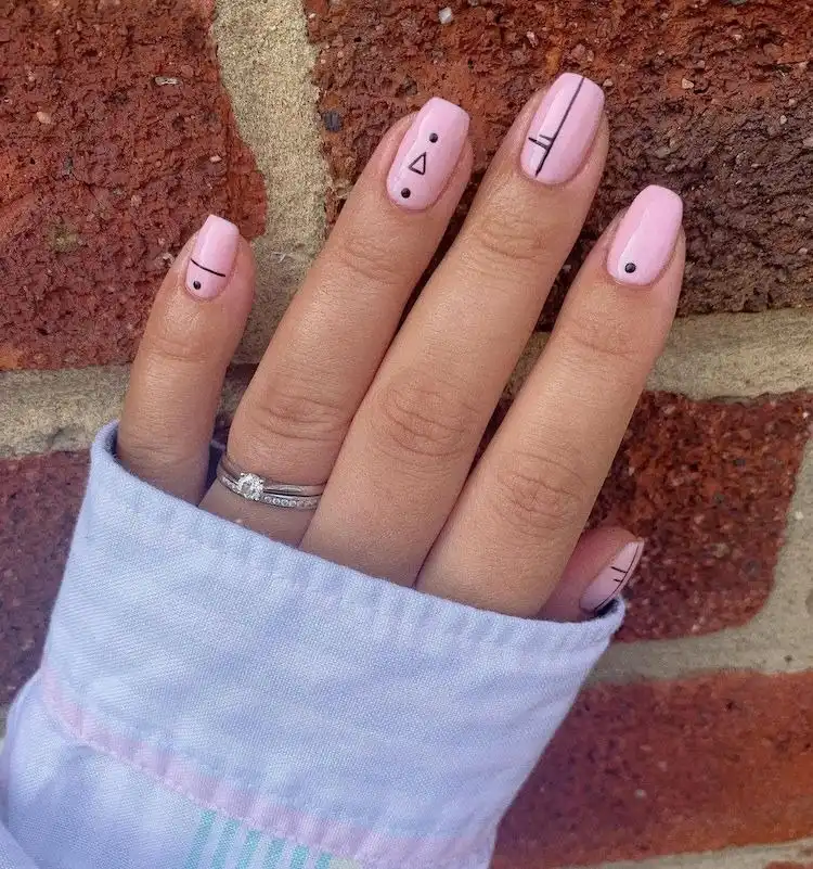 Minimalist simple abstract nail design in pink and black, part of 16 Extraordinary Pink And Black Nail Design Ideas - French Tip Square Acrylic Nails