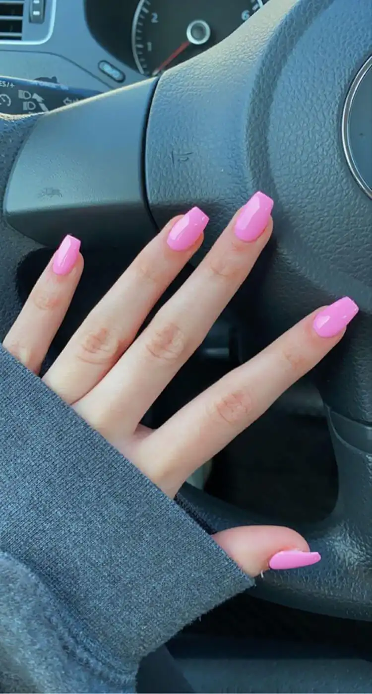 Bold short coffin nails with black triangle tips, offering a graphic and modern interpretation of the classic French manicure.