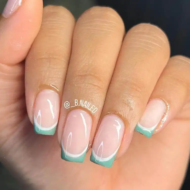 Short tapered square nails with vibrant turquoise tips for a fresh look.