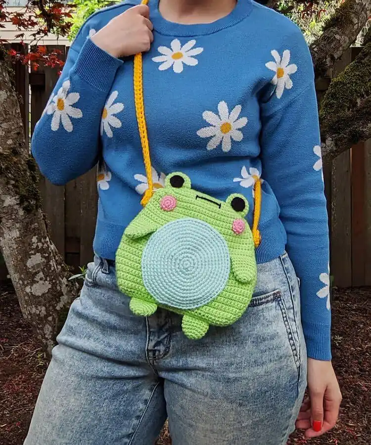 Adorable Crossbody Froggy Bag with round eyes and a zippered closure
