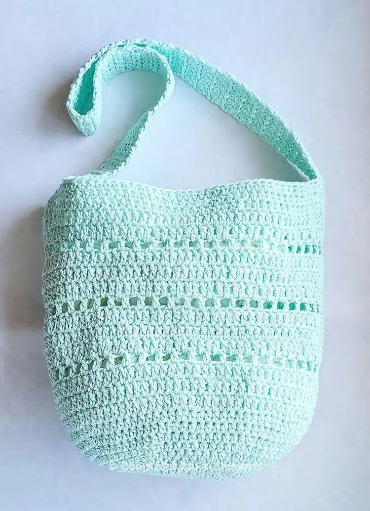 Easy Crochet Market Bag in natural beige, full of fresh produce