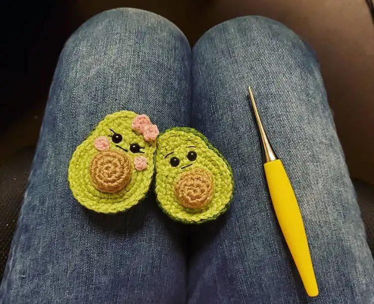 Sweet Little Avocado amigurumi crochet, an easy and lovable fruit plushie.
