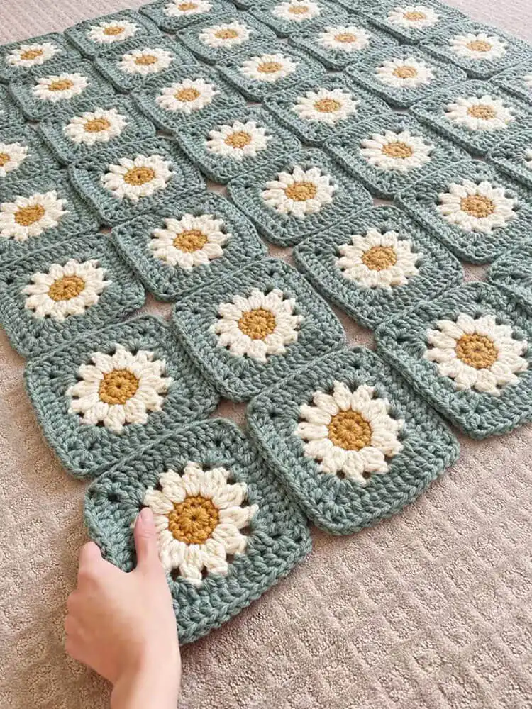 Cozy Days Daisy Blanket with gradient colors and flower patterns