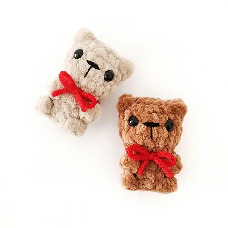 Simple, small brown no-sew crochet bear, ideal for beginners.