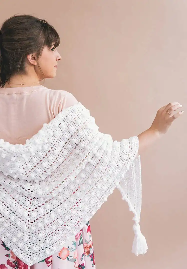 A soft and cozy Le Nuage Wrap in a light, fluffy yarn, suggesting cloud-like comfort.