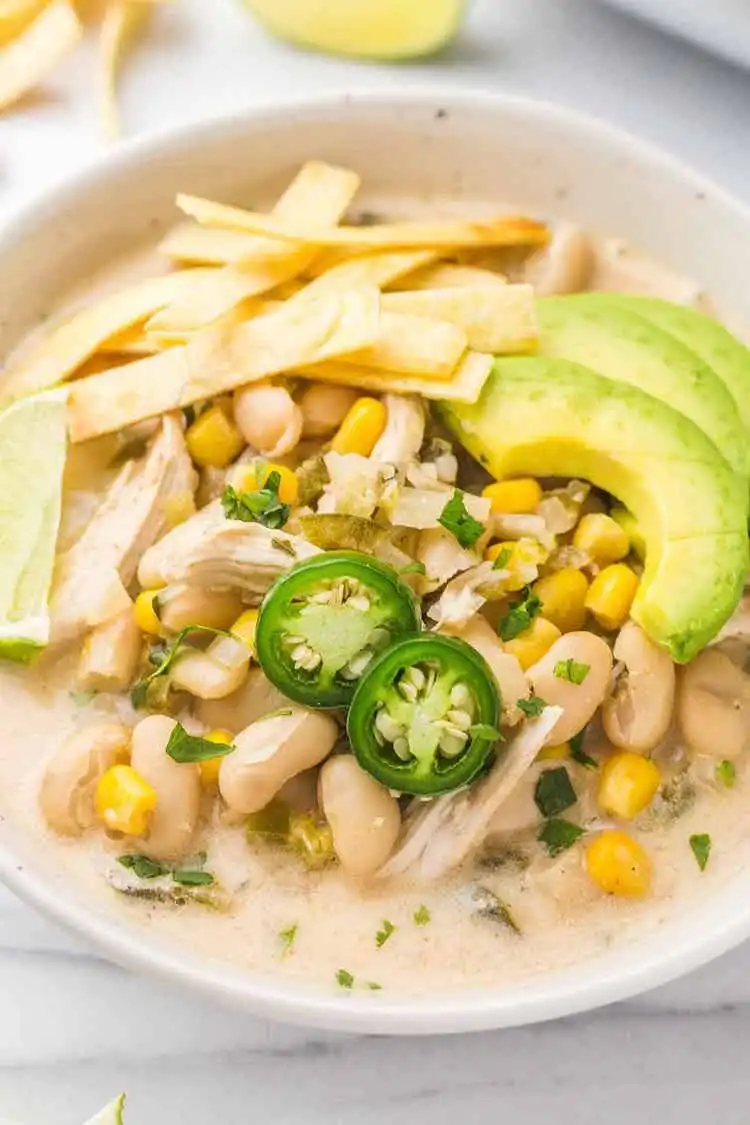 Creamy Crockpot White Chicken Chili, a simple and hearty chili with chicken, beans, and a creamy base, a satisfying Crockpot Chicken Nachos Recipe - Perfect Dinner Idea.