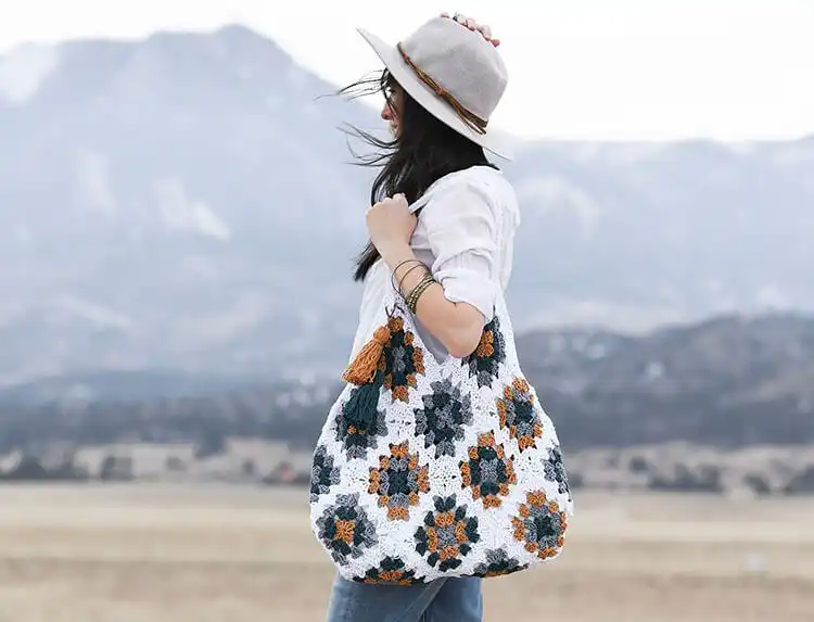Easy Crochet Flower Bag Pattern 11 Boho-style Magnolia Tote crochet with textured stitches, customizable colors.