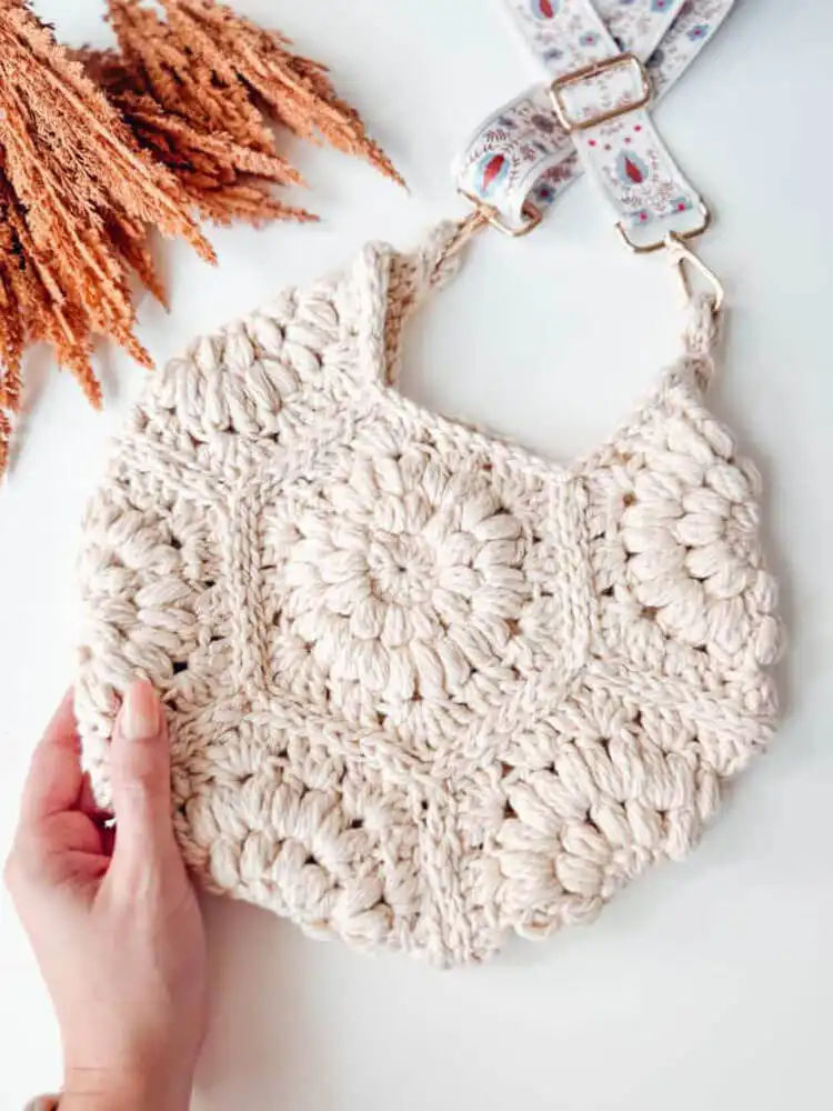 Easy Crochet Flower Bag Pattern 23 Geometric Hexagon Granny Square Bag crochet pattern, assembled from 7 hexagons.