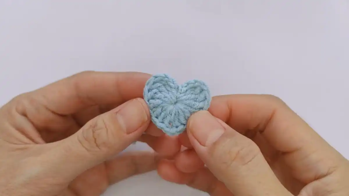 Illustrates the progression of the Easy & Free Crochet Heart Pattern, completing the second half with even stitches.