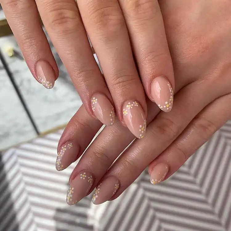 Green and White Almond Shaped Nail Design for Women - Great for Fall, Summer and Holidays 3 Delicate daisy flower design on almond nails for women, featuring tiny white and yellow details