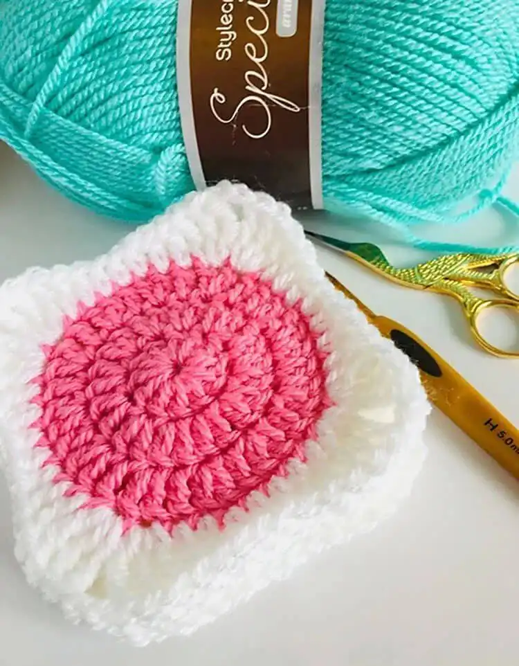 Circle To Square granny square transformation, showcasing an advanced crochet technique