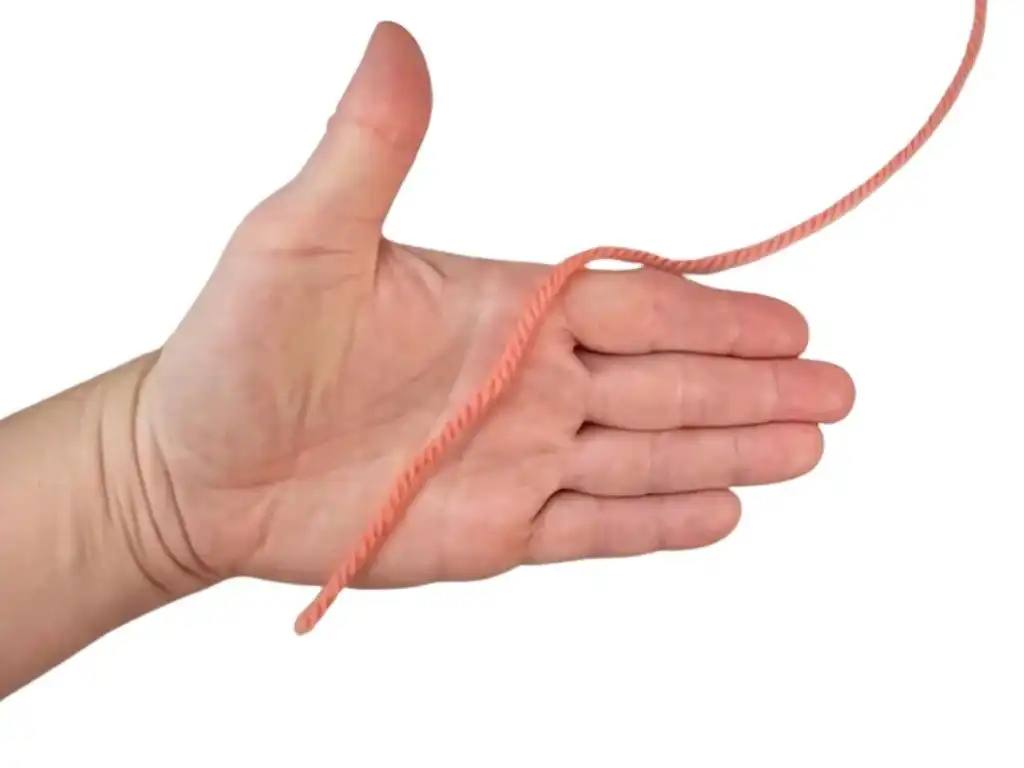 Comparison visual showing a magic ring versus a chain loop in crochet.