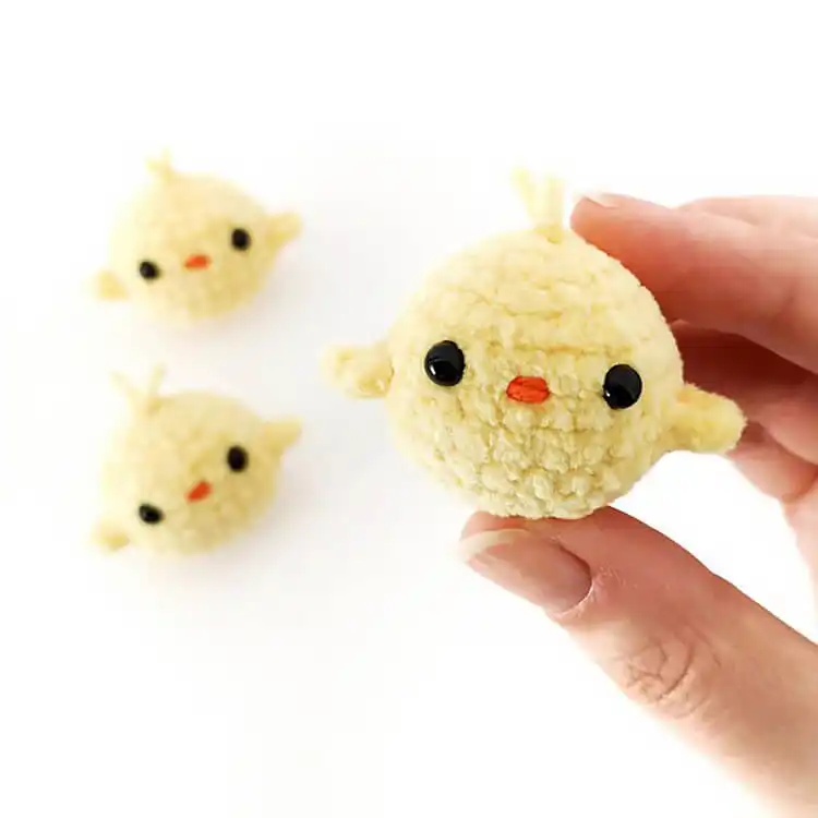 No-Sew Amigurumi Crochet Patterns No-Sew Bronto 22 A wise-looking no-sew small owl amigurumi with big eyes and feathered texture.