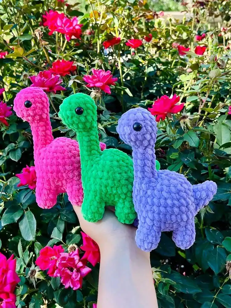 No-Sew Amigurumi Crochet Patterns No-Sew Bronto 5 An adorable green no-sew Bronto amigurumi standing upright with stumpy legs and a long neck.