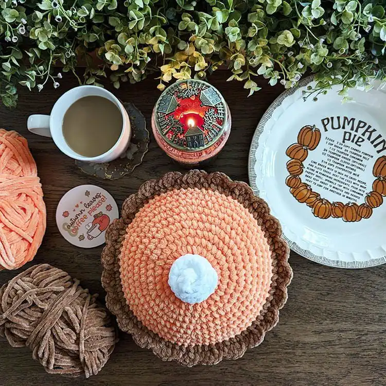 Finished crocheted pumpkin pie showcasing the beautifully crimped crust edge, adding an authentic and charming detail to the handmade item.