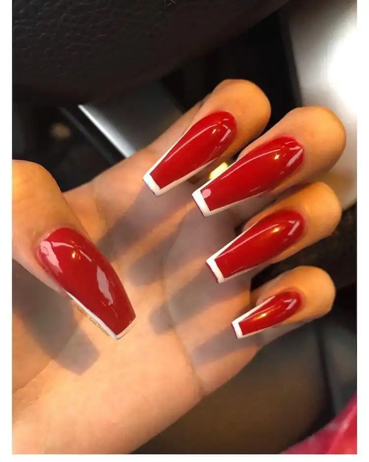 Vibrant red acrylic nails featuring a chic leopard print accent nail, combining bold color with a wild pattern.