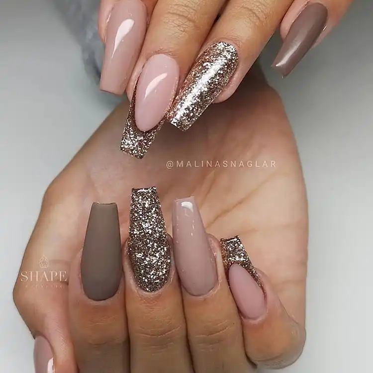 Stunning Blue Nail Designs - Perfect Winter Nail Design Ideas 14 Elegant Holiday Nails, an attractive design crafted to stand out at winter parties, enhancing stunning blue nail designs.