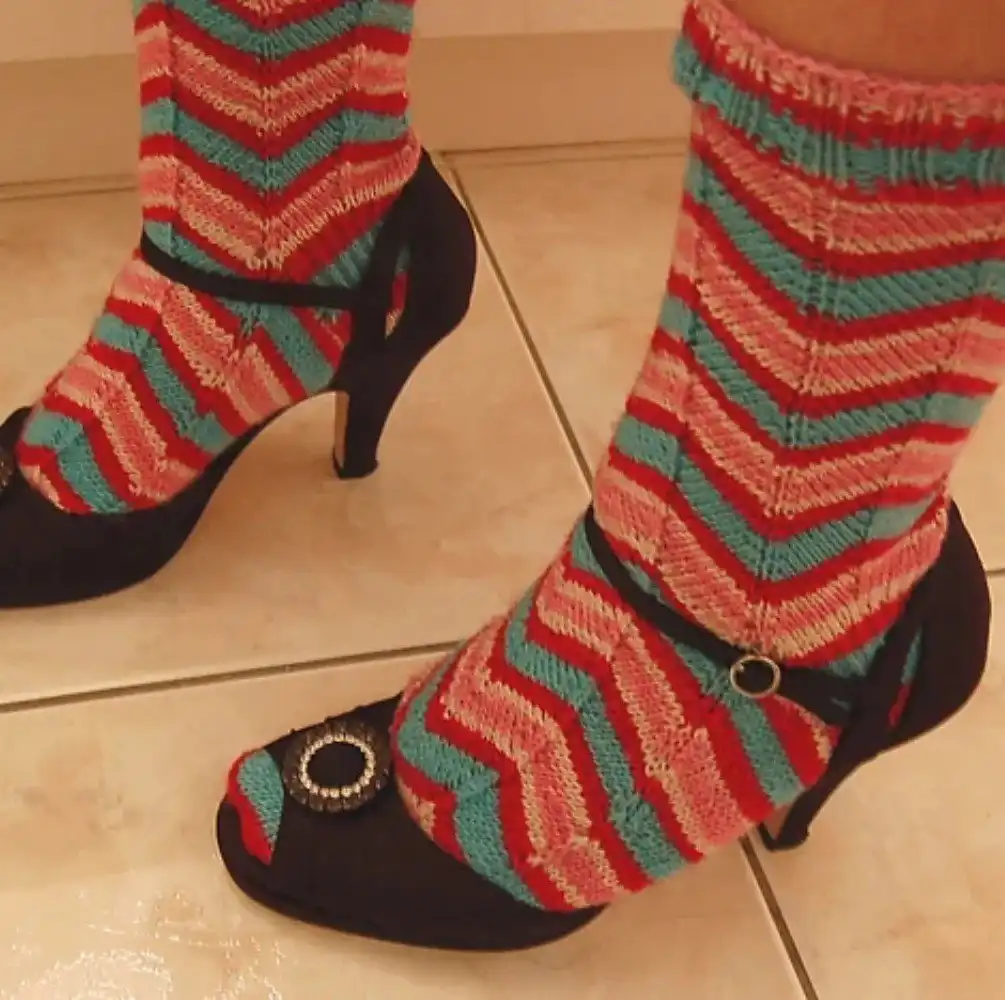Textured honeycomb brioche knitted socks, showcasing the unique, squishy brioche stitch in two colors, from the Top 10 Free Knitted Socks Patterns.